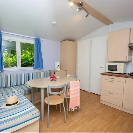 Camping St Jean - Ste Marie * Moustiers-Sainte-Marie